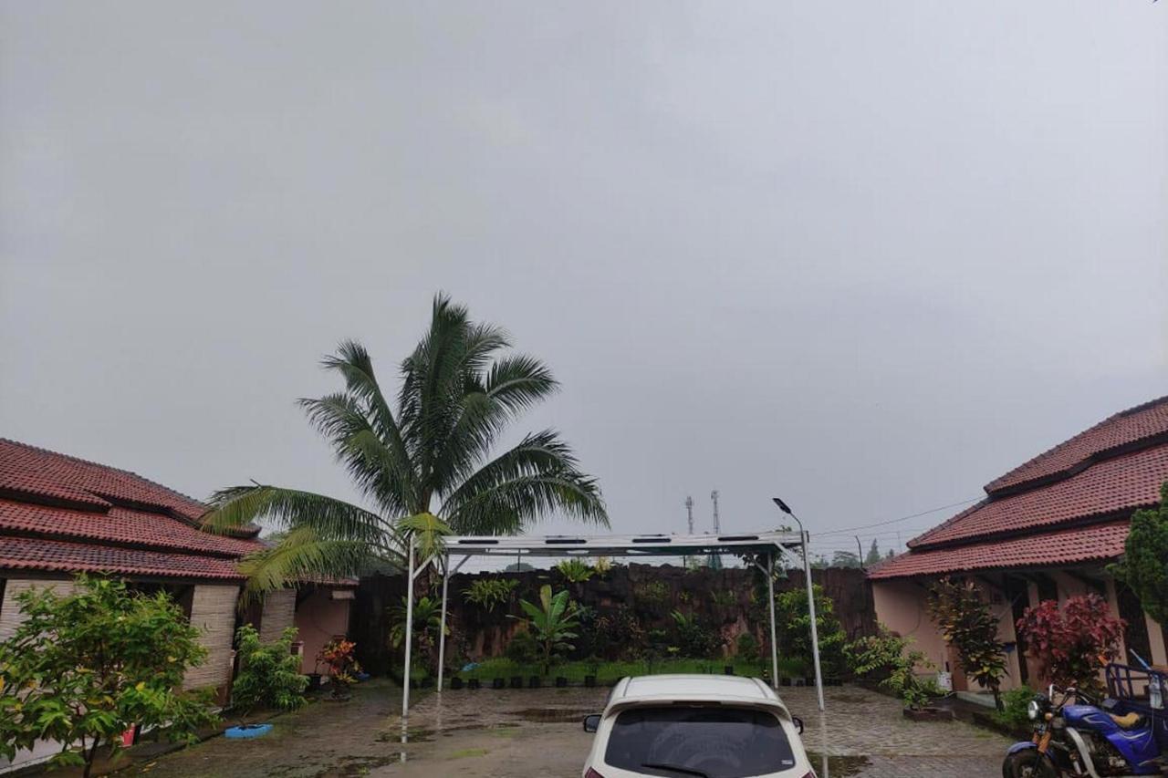 Losmen Yosi Carita Hotel Exterior foto